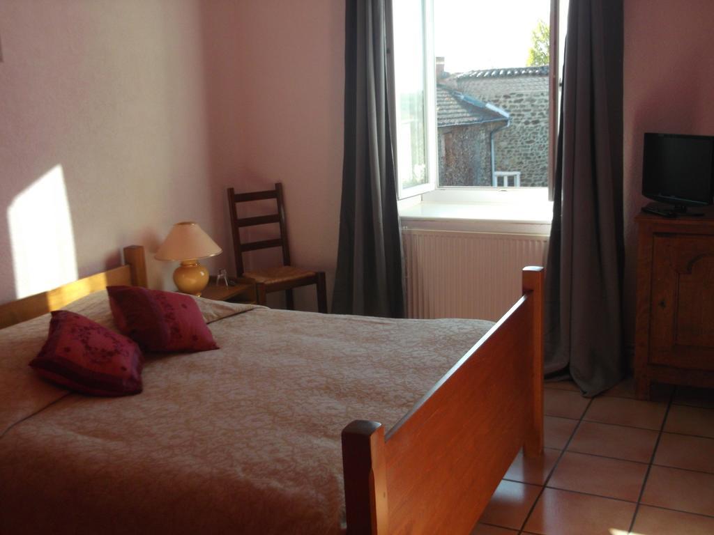 La Ferriere Bed & Breakfast Saint-Medard-en-Forez Ruang foto