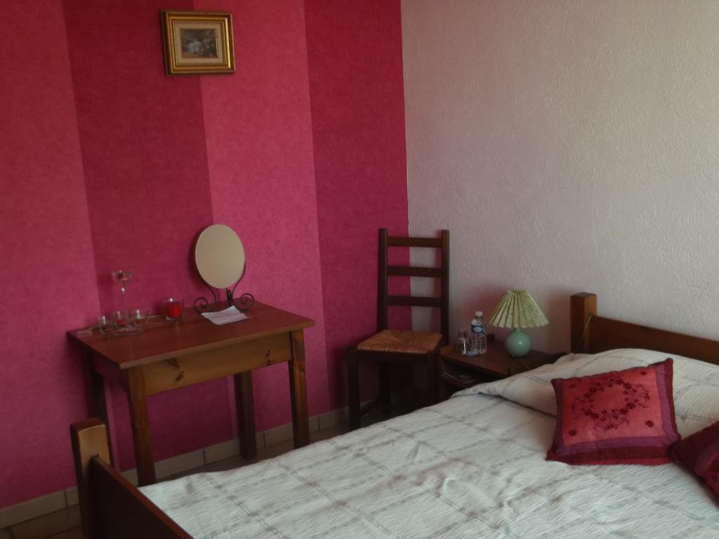 La Ferriere Bed & Breakfast Saint-Medard-en-Forez Ruang foto